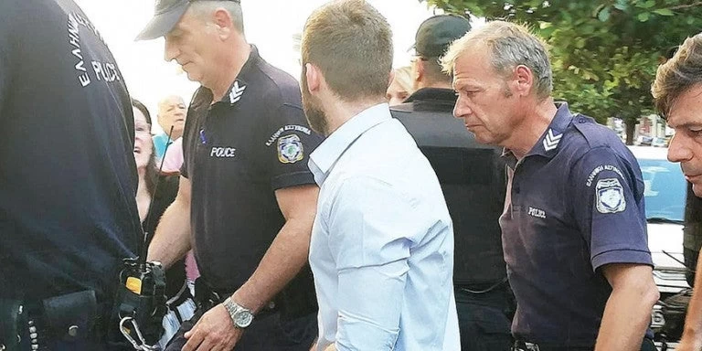 Στο σπίτι του ο πατροκτόνος της Ζακύνθου: «Σκέφτομαι να φύγω από το νησί»